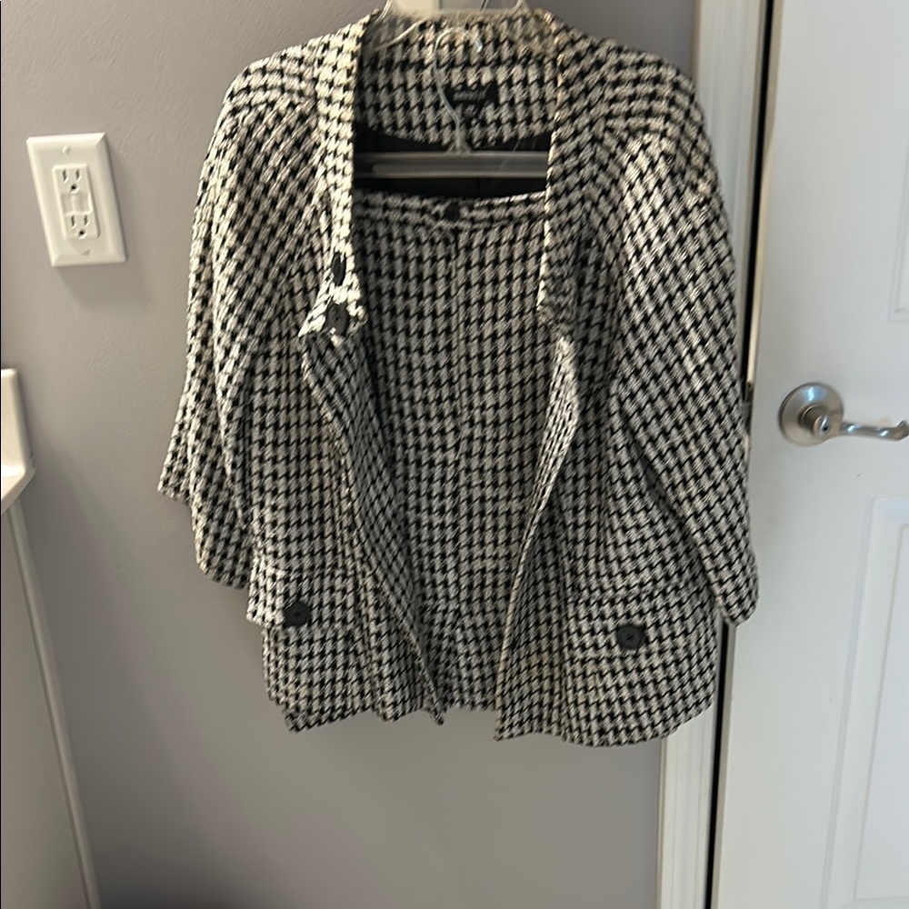Metrostyle Black and White Houndstooth Blazer Classic Tailored Design